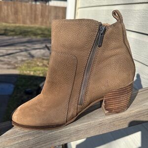 Tan leather Ankle Boots with Zipper 8 1/2 M Lucky Brand